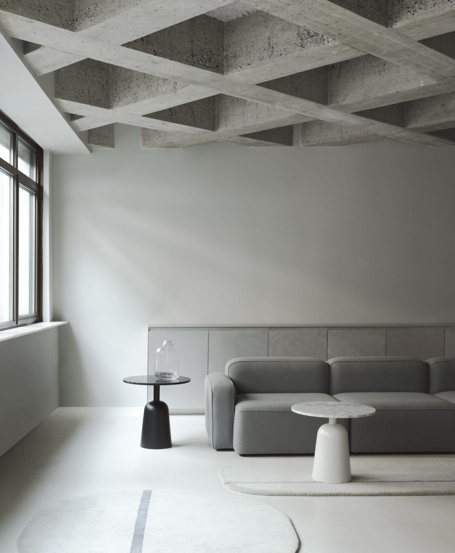 2022_Rope_Sofa_Turn_Table_Step_Vase_Oona_Rug_Grey_01