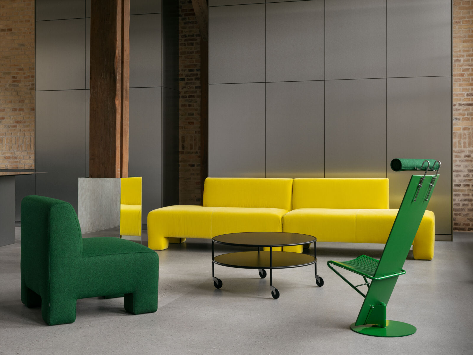 Lammhults_Geofanti_modularseating_yellow_green_Chicago_trolley_black_Planka_green_e01