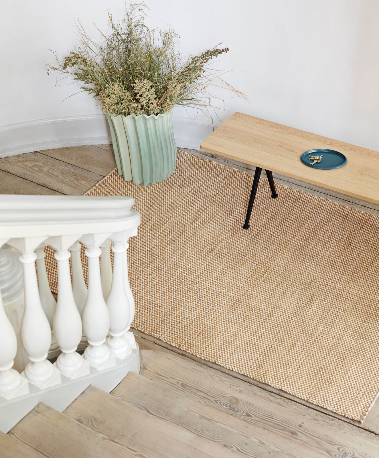 banc_pyramid_12_de_hay_2_tailles_2_coloris_de_structure_3_finitions_de_plateau_3