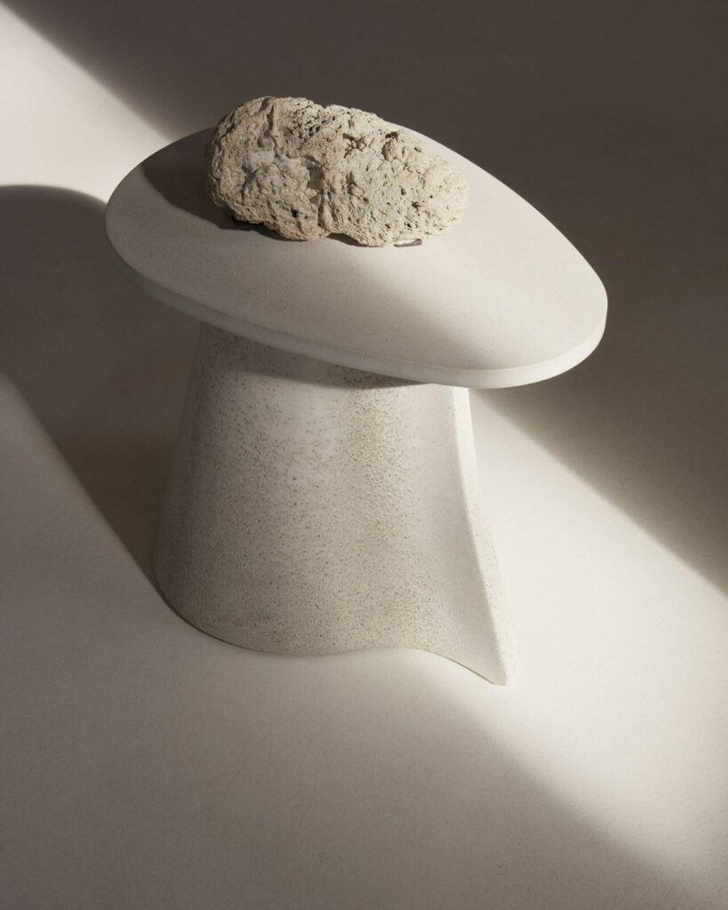 design organique - table d'appoint en pierre blanche