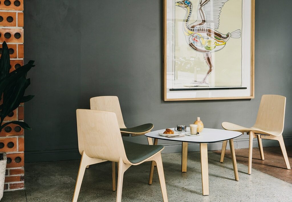 Table basse design restaurant espace petit déjeuner