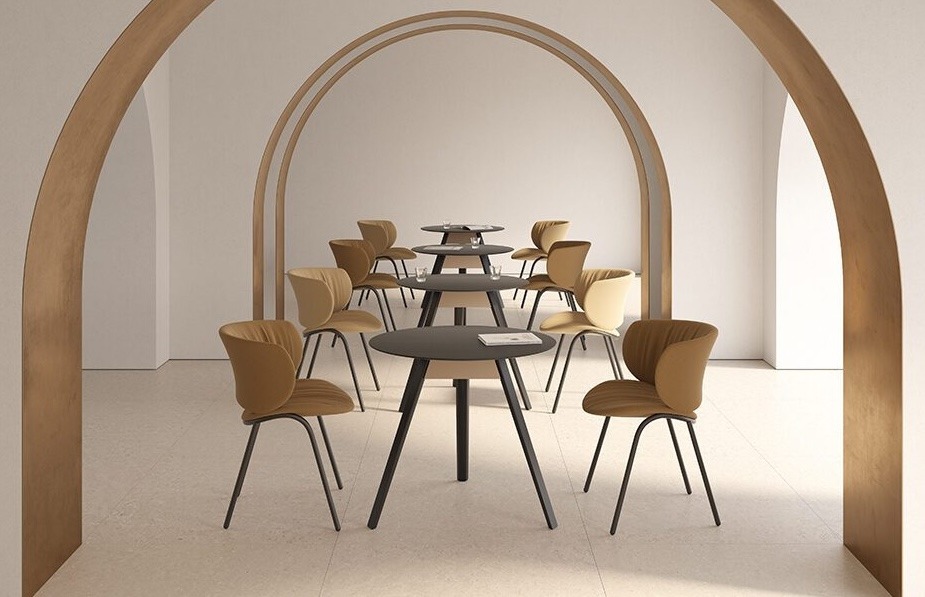 Chaises rembourrées beige confort restaurant